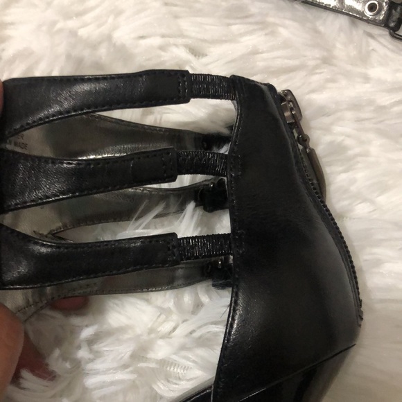 Guess Women’s Heels Zip Up - Picture 5 of 9